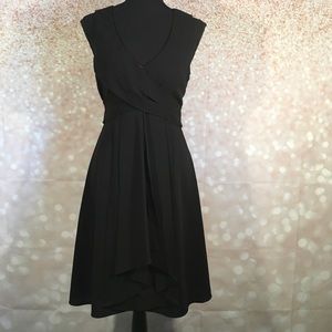 Vince Camuto Black V-Neckline Sheath Dress